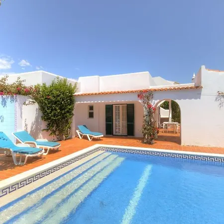 In Carvoeiro With 2 Bedrooms And Private Pool - Short Walk To Local Restaurant וילה Estômbar