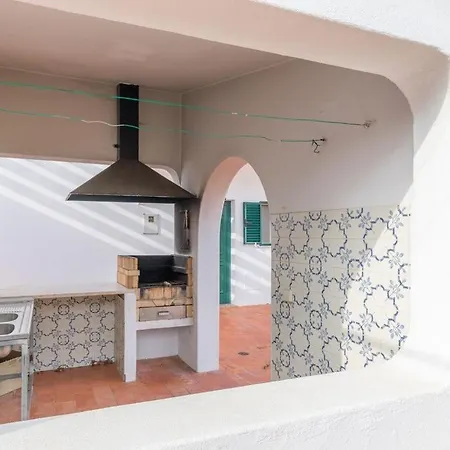 Villa In Carvoeiro With 2 Bedrooms And Private Pool - Short Walk To Local Restaurant Estômbar