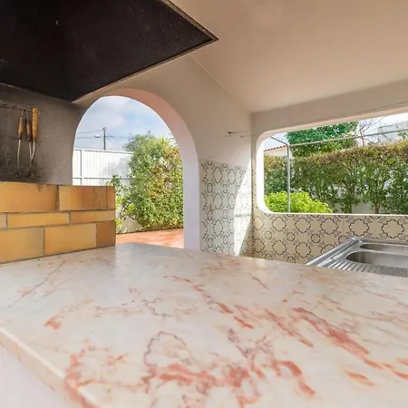 Villa In Carvoeiro With 2 Bedrooms And Private Pool - Short Walk To Local Restaurant