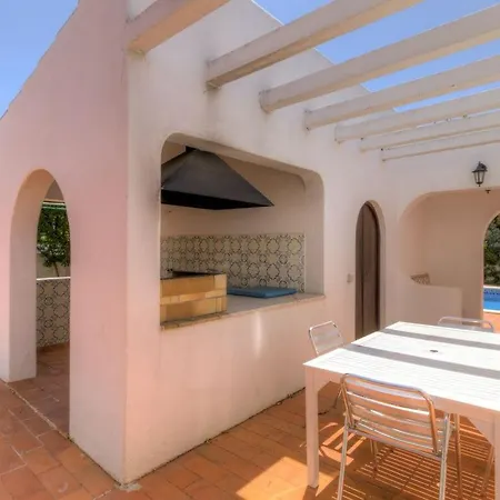 In Carvoeiro With 2 Bedrooms And Private Pool - Short Walk To Local Restaurant * Estômbar