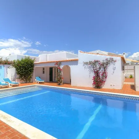 Villa In Carvoeiro With 2 Bedrooms And Private Pool - Short Walk To Local Restaurant