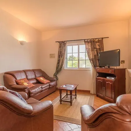 Villa In Carvoeiro With 2 Bedrooms And Private Pool - Short Walk To Local Restaurant *
